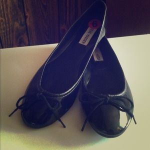 Steve Madden Black Flats