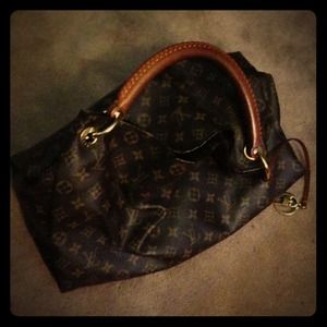 LOUIS VUITTON HANDBAG
