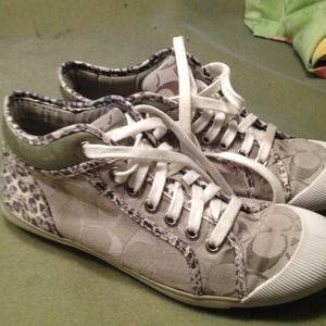 Grey leopard print sneakers
