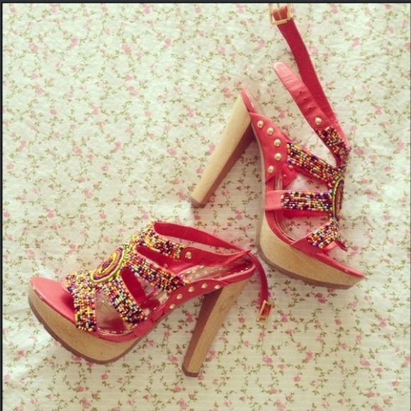 Sold in bundle --- BCBG tribal heels