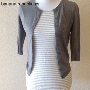 soft gray&white stripe tee Xs/S Banana Republic