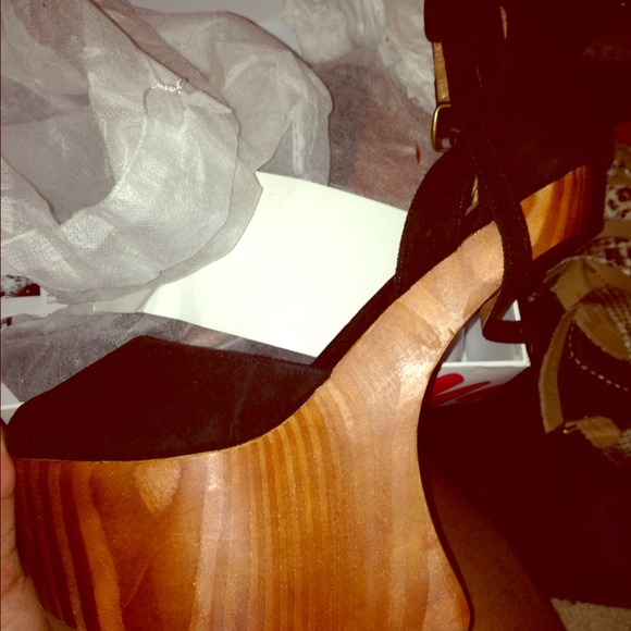 Jeffrey Campbell str8up