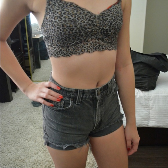 grey levi shorts