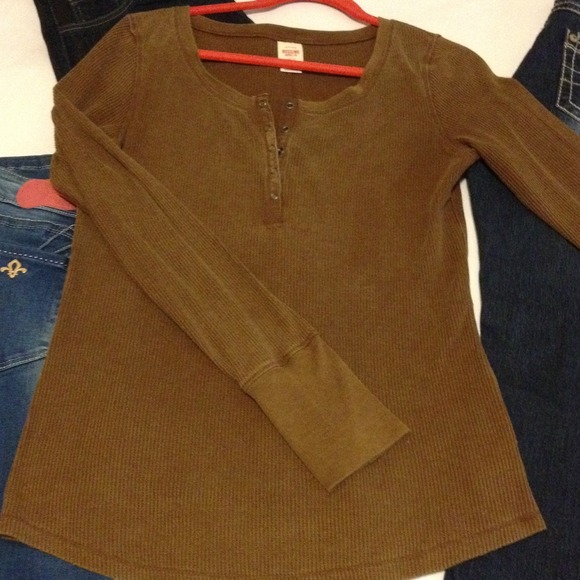 Mossimo supply and Co Tops - Distressed thermal