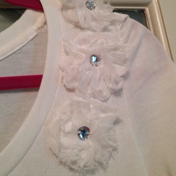 White Flower top - Picture 3 of 3