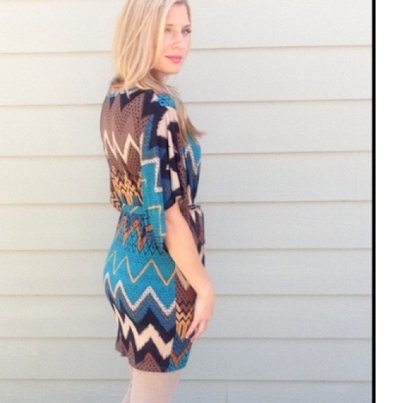 ⬇️Mixed chevron cowl neck dress - Picture 3 of 3