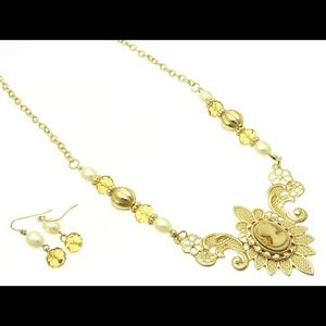 Gold tone cameo set