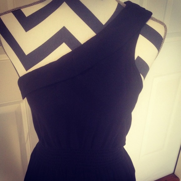 Black One-Shoulder Dress - Picture 2 of 2