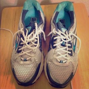 BROOKS GTS running shoes