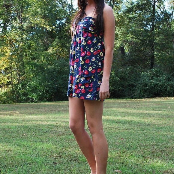 Cute flower pattern dress from Abercrombie! - Picture 3 of 4
