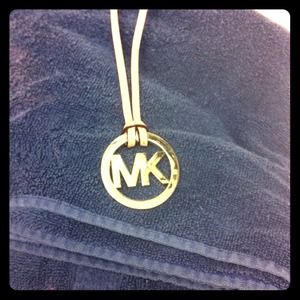Michael Kors emblem w/beige leather strap