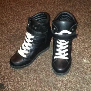 🚫🚫 NOT AVAILBLE 🚫🚫 Just fab shoe wedges