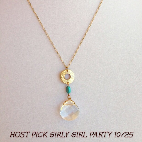 🆓👠Gold tone necklace with turquoise stone..
