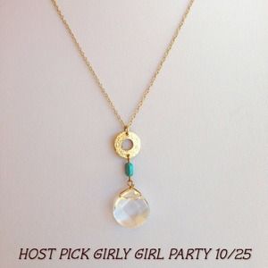 🆓👠Gold tone necklace with turquoise stone..