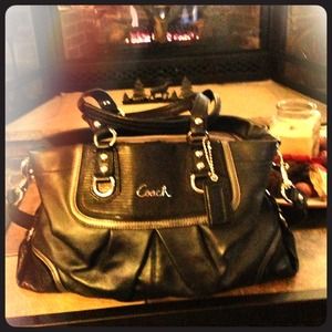 💔SALE💔 Ashley Black Leather Bag w/Scarf!