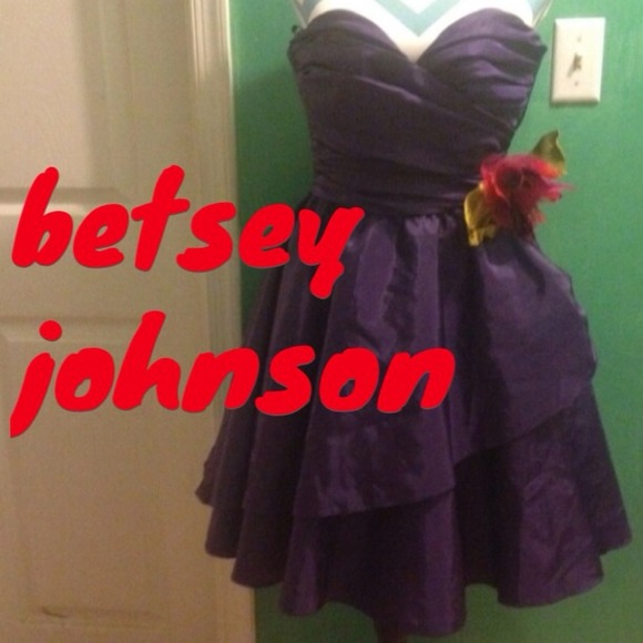 💜Gorgeous BETSEY JOHNSON dress!