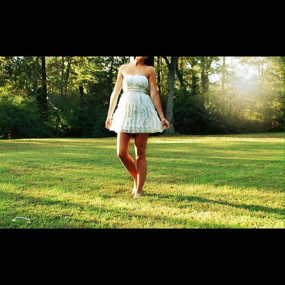 Beautiful homecoming dress - Picture 1 of 4