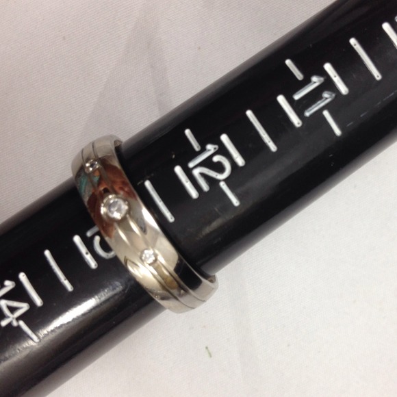 Titanium ring with three cz stones. - Picture 3 of 4