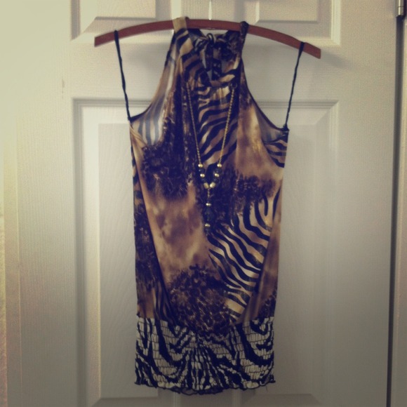 Animal print shirt with attachment necklace