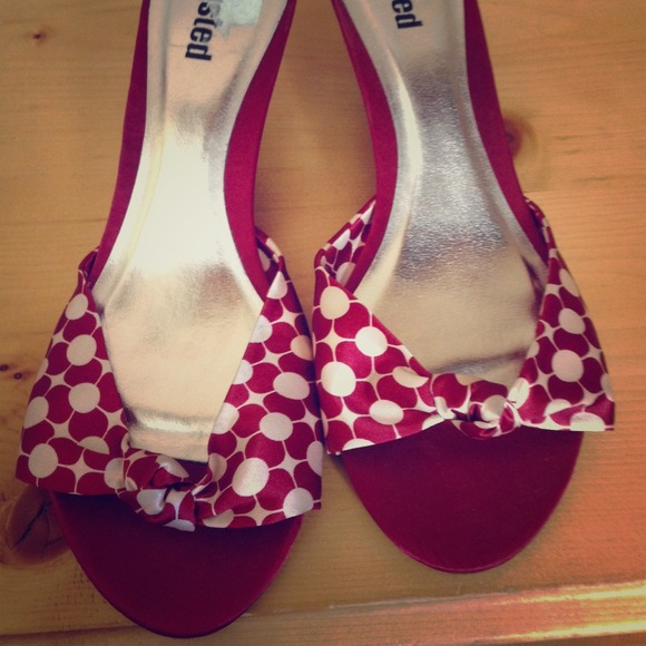 Very cute never worn silky sandals