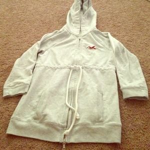 Grey half sleeve Hollister sweater