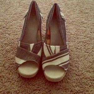 Toms wedges (saving for @azlaure02)