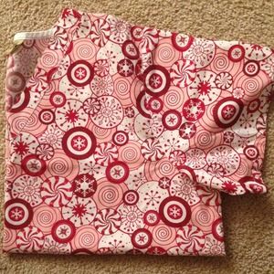 ♥️BUNDLED!♥️Holiday scrub tops