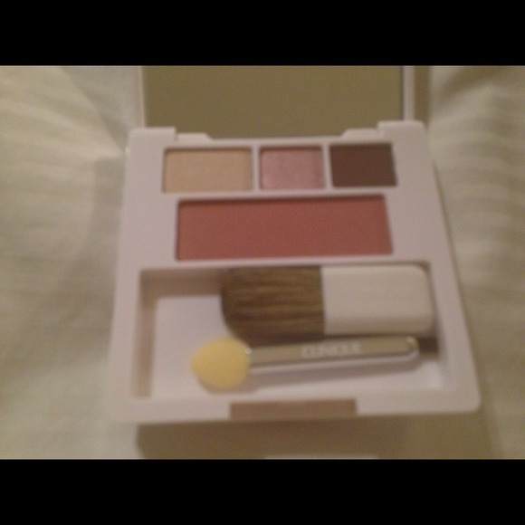 🚫SoldinBundle🚫Clinique Eye Shadow Trio and Blush