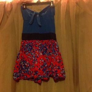Small hollister strapless summer dress!