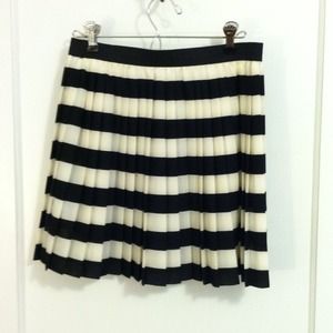 💲sale💲 Flowey striped pleated skirt
