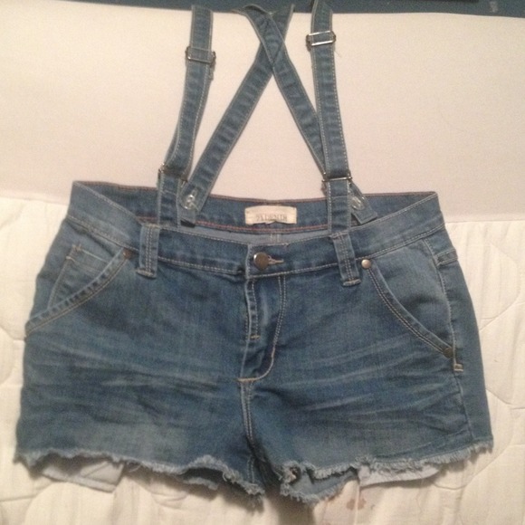 🎀Shorts w/ Suspenders!🎀