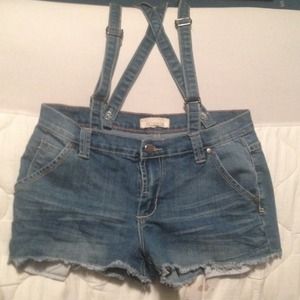 🎀Shorts w/ Suspenders!🎀