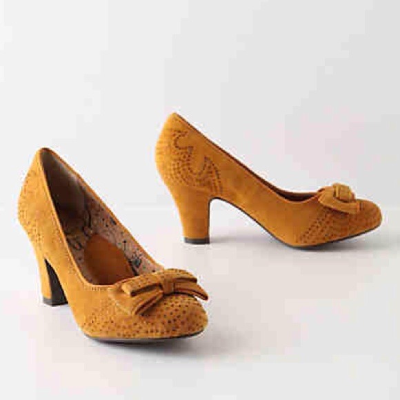 ✳️sold✳️ Mustard yellow anthropologie heels