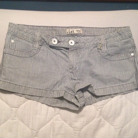 🎀Lei Stripped Shorts🎀