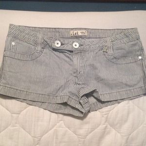 🎀Lei Stripped Shorts🎀
