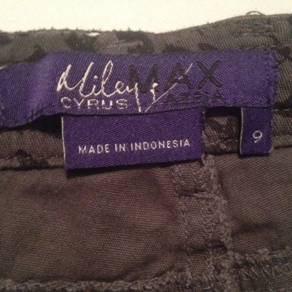 🎀Miley&Max Cheetah Shorts🎀 - Picture 2 of 3