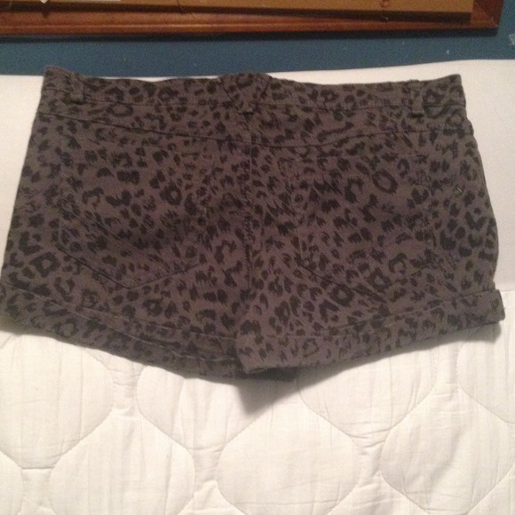 🎀Miley&Max Cheetah Shorts🎀 - Picture 3 of 3