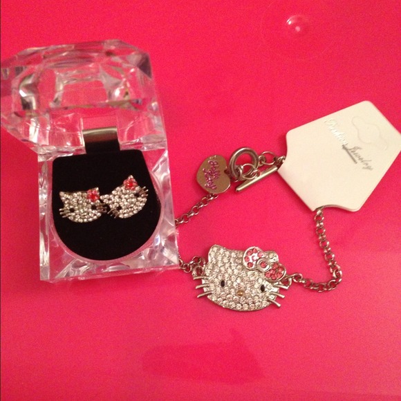 Hello Kitty Bling Necklace & Earrings😘