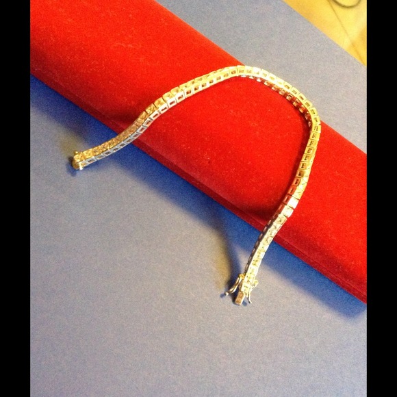 Gorgeous Sterling Silver and CZ Tennis Bracelet - Picture 3 of 4