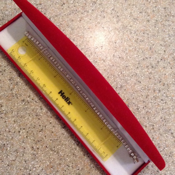 Gorgeous Sterling Silver and CZ Tennis Bracelet - Picture 4 of 4