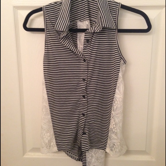 💟NWOT💟 Blk/Wht Striped Button-Up Sleeveless Tank - Picture 1 of 4