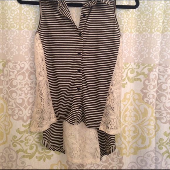 💟NWOT💟 Blk/Wht Striped Button-Up Sleeveless Tank - Picture 2 of 4