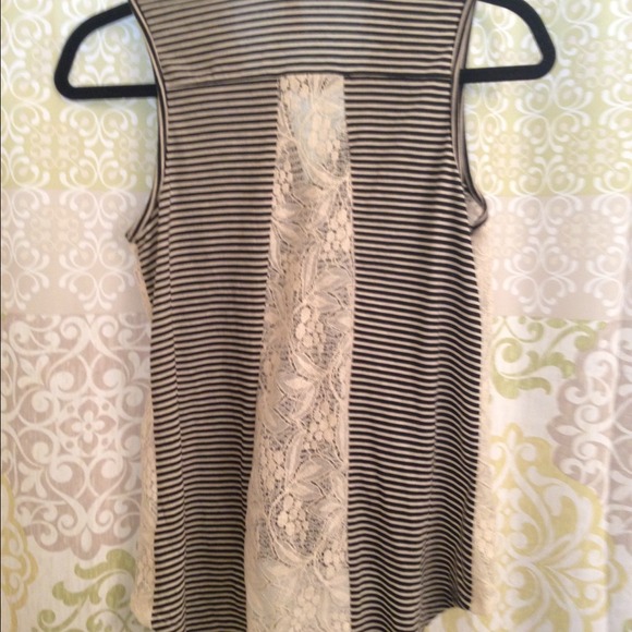 💟NWOT💟 Blk/Wht Striped Button-Up Sleeveless Tank - Picture 3 of 4