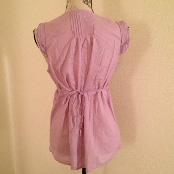 🎀SOLD🎀 Eyelet embroidered blouse - Picture 2 of 3