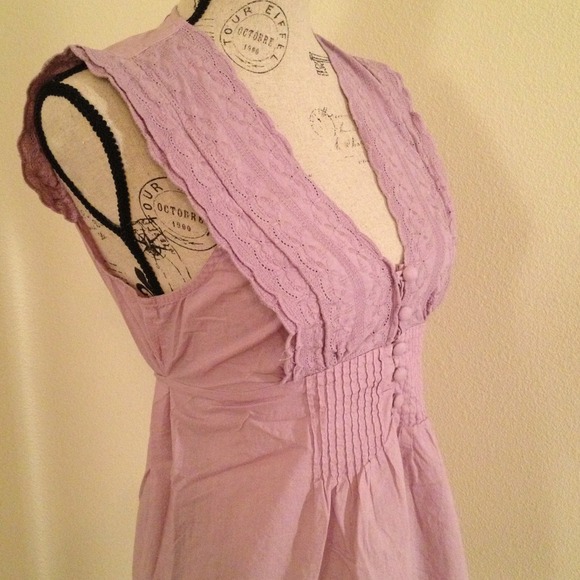 🎀SOLD🎀 Eyelet embroidered blouse - Picture 3 of 3