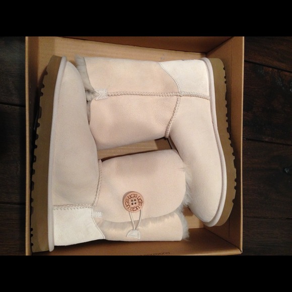 ***SoLD***ugg boots