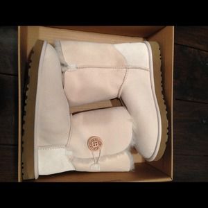 ***SoLD***ugg boots