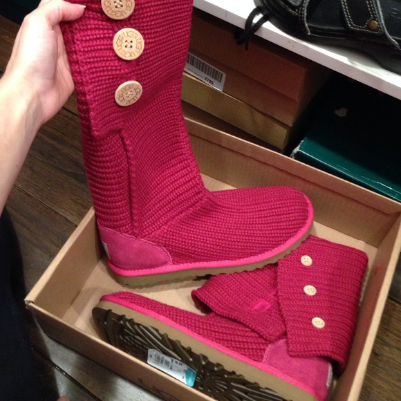 *SOLD on ebay*. Hot pink crocheted ugg