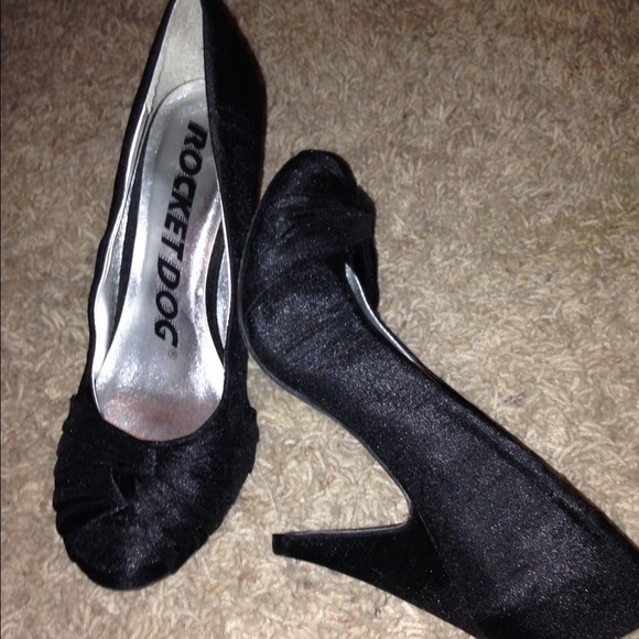 Black heels - Picture 3 of 3