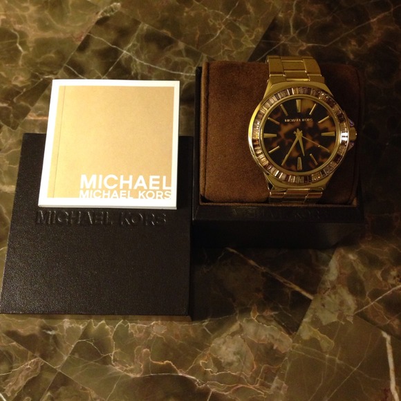 Authentic Michael Kors watch - Picture 2 of 2